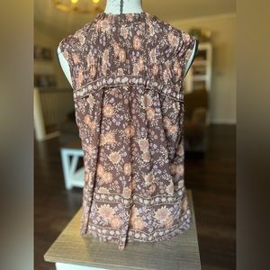 Daniel Rainn sleeveless mock neck blouse